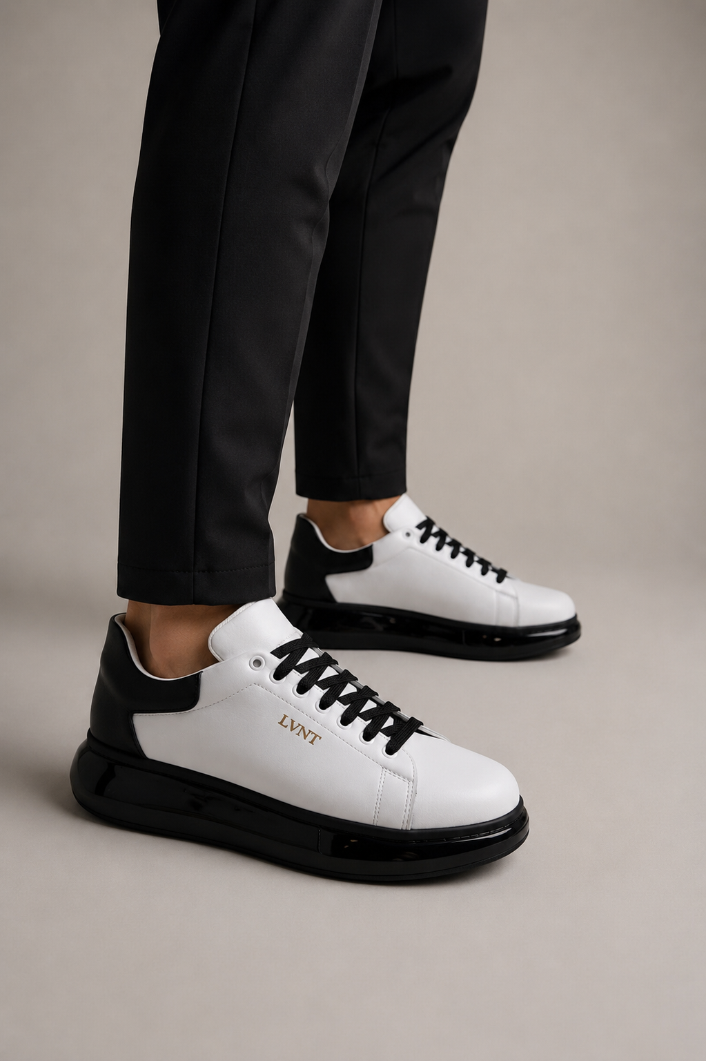 CASUAL SNEAKERS