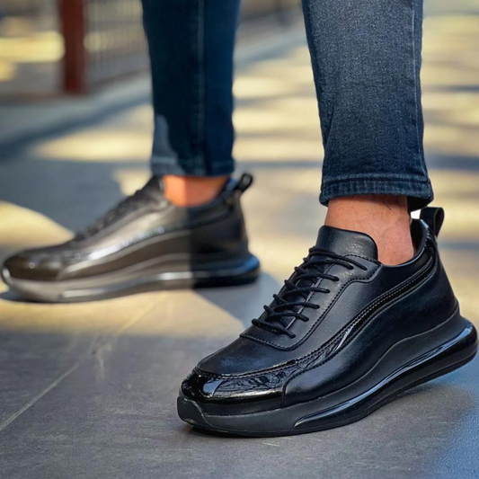 CLASSIC SLEEK BLACK RUNNER